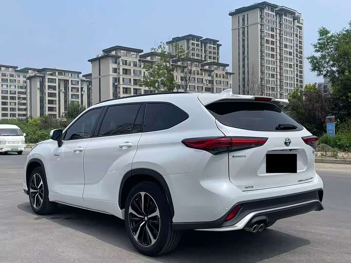 Toyota Crown Kluger, 2023 — фото 7 из 9