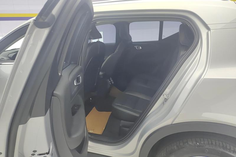 Volvo XC40, 2023 — фото 12 из 12