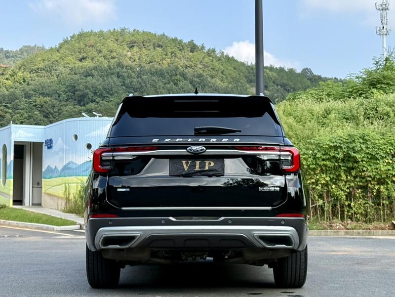 Ford Explorer, 2023 — фото 5 из 12