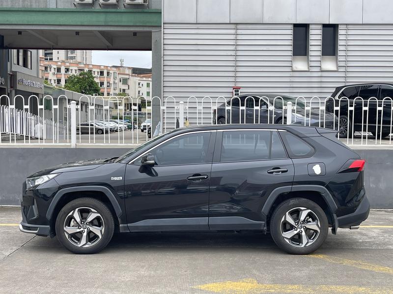 Toyota RAV4 Hybrid, 2022 — фото 4 из 12