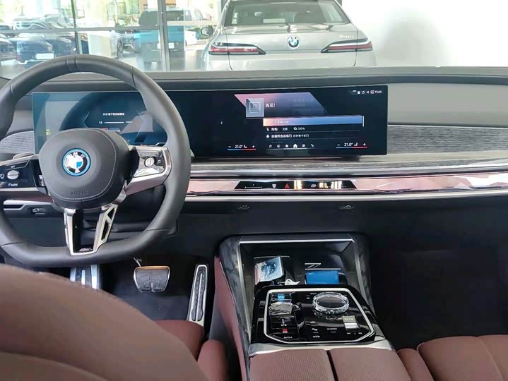 BMW i7, 2025 — фото 8 из 9
