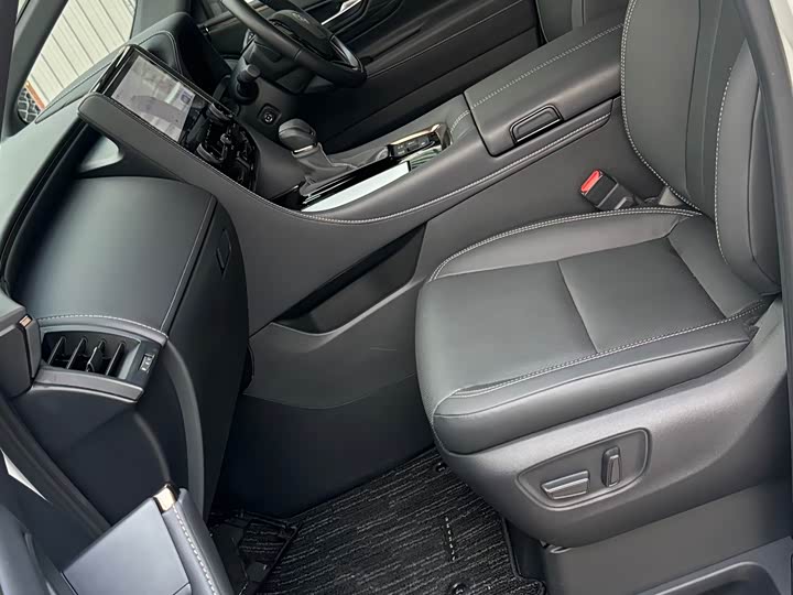 Toyota Alphard, 2025 — фото 4 из 9