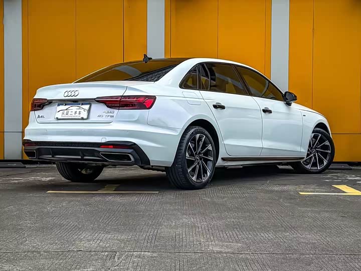 Audi A4L, 2023 — фото 3 из 9