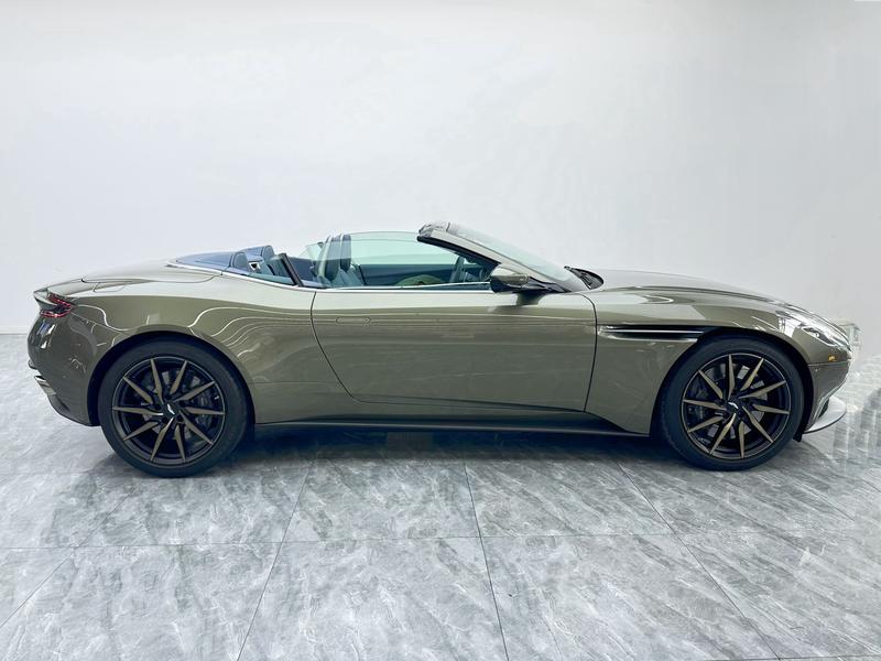 Aston Martin DB11, 2023 — фото 7 из 12