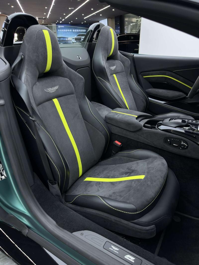 Aston Martin V8 Vantage, 2021 — фото 8 из 9