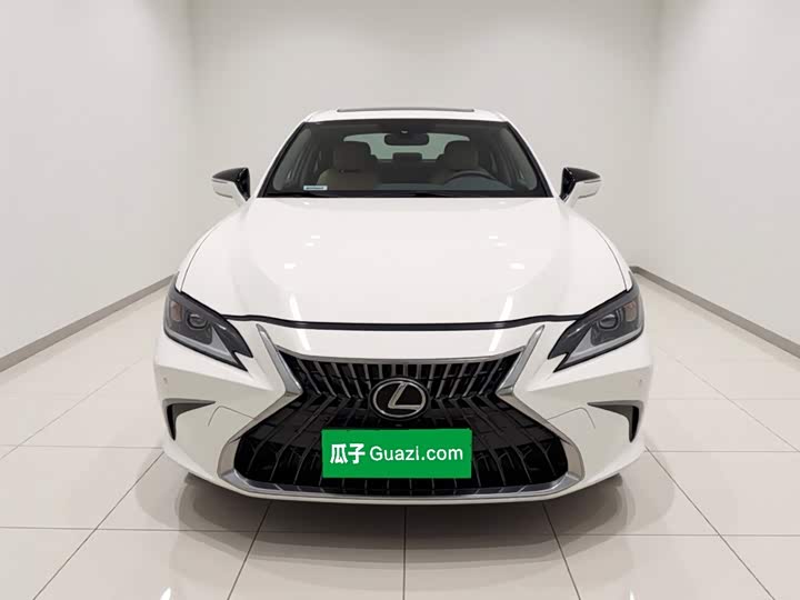 Lexus ES, 2023 — фото 2 из 9