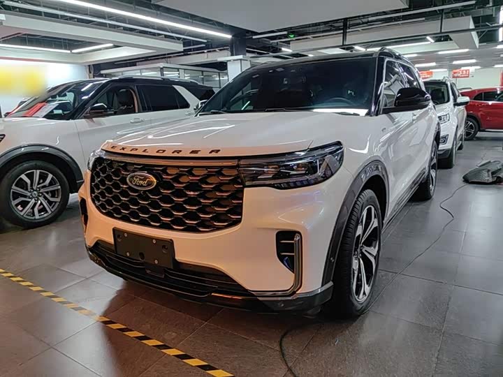 Ford Explorer, 2022 — фото 2 из 9