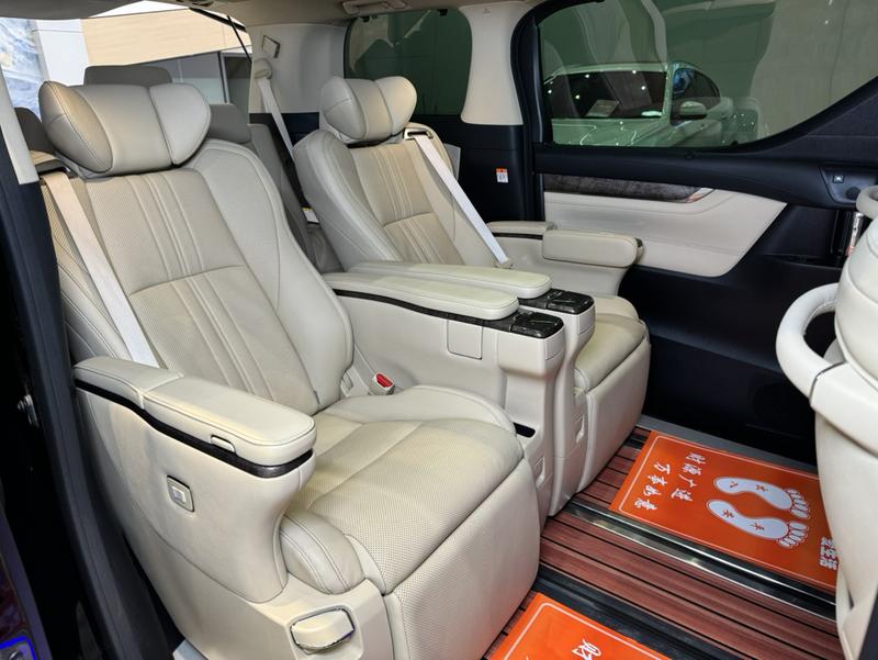 Toyota Alphard, 2022 — фото 10 из 12