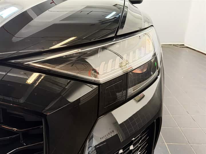 Audi RS Q8, 2025 — фото 6 из 9
