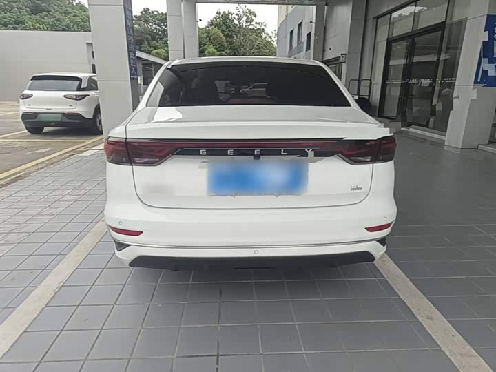 Geely Emgrand, 2025 — фото 6 из 9
