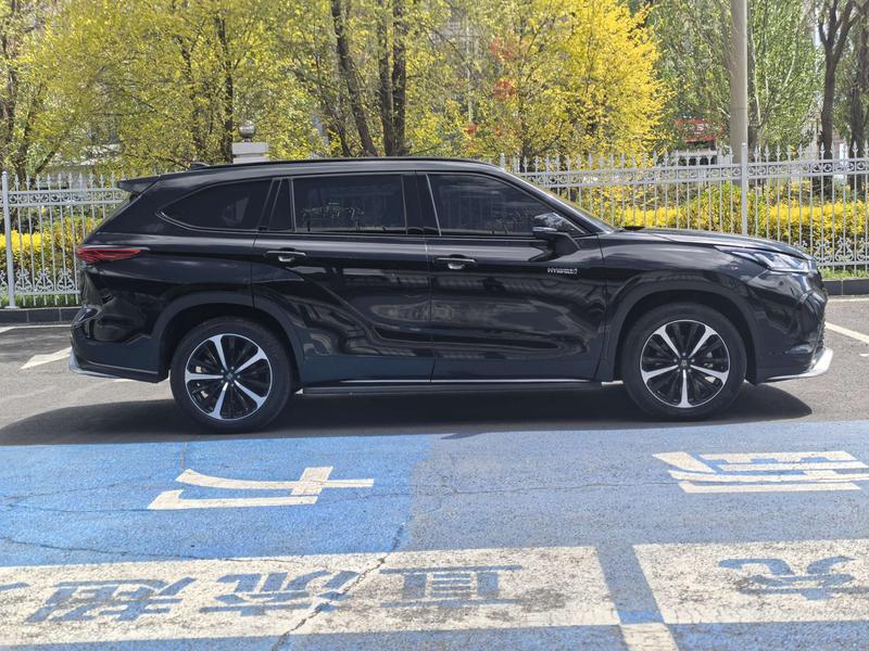 Toyota Crown Kluger, 2022 — фото 5 из 9
