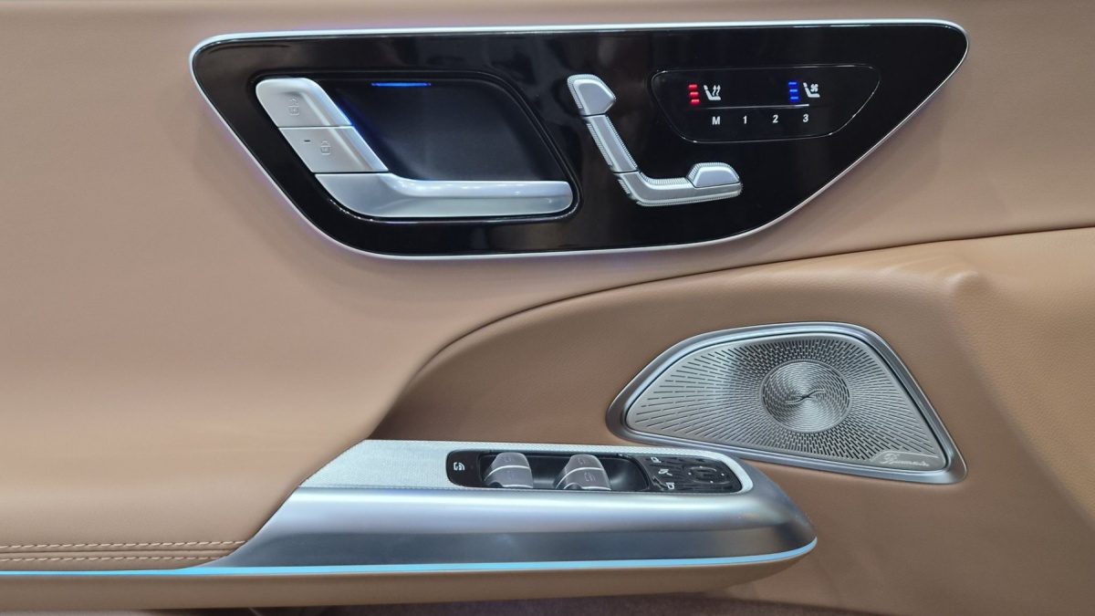Mercedes-Benz E-Class, 2025 — фото 10 из 12