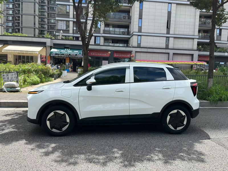 Geely Geometry E Firefly, 2024 — фото 4 из 10
