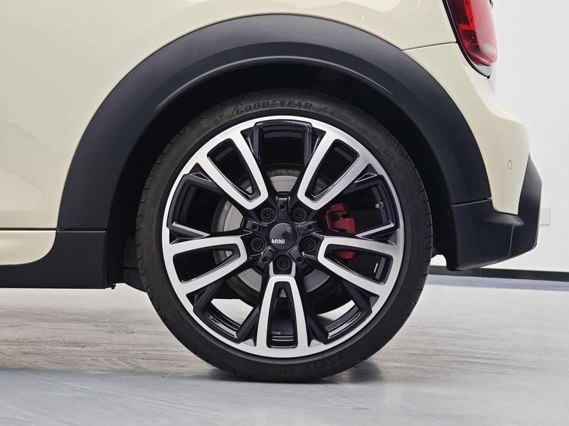 Mini Mini JCW, 2022 — фото 11 из 12