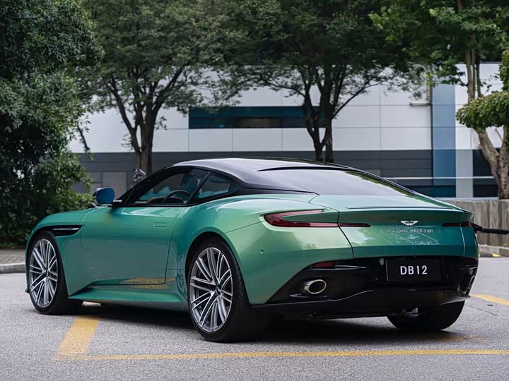 Aston Martin DB12, 2024 — фото 7 из 9