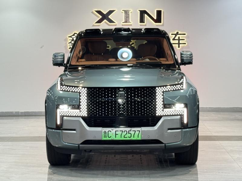 BYD Yangwang U8, 2023 — фото 2 из 10