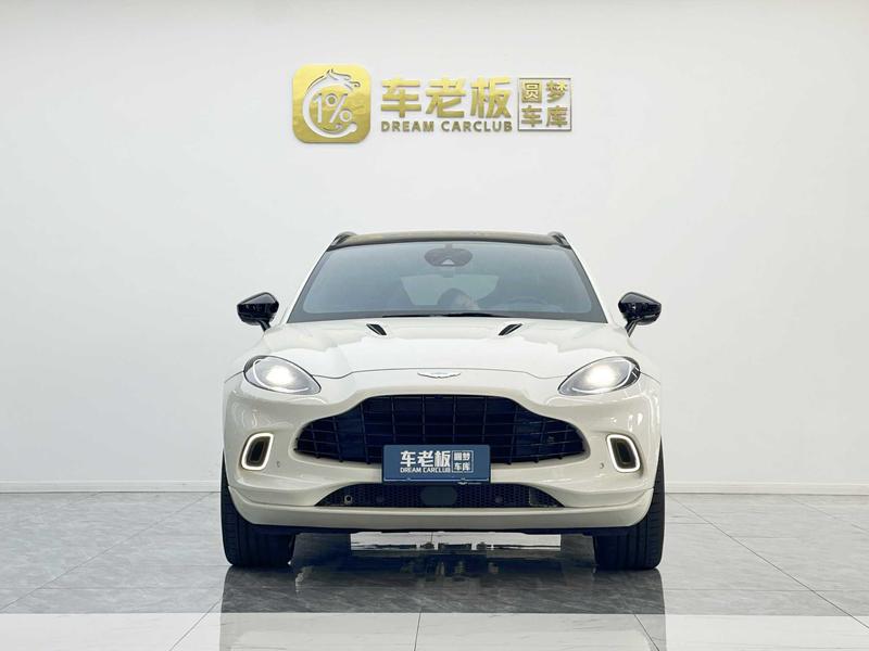 Aston Martin DBX, 2022 — фото 2 из 9