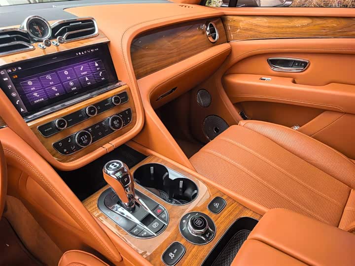 Bentley Bentayga, 2022 — фото 6 из 9