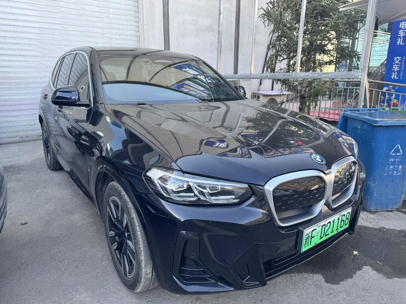BMW iX3, 2023 — фото 3 из 9