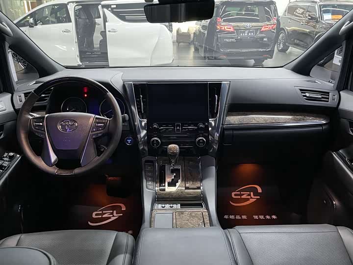 Toyota Vellfire, 2022 — фото 7 из 9