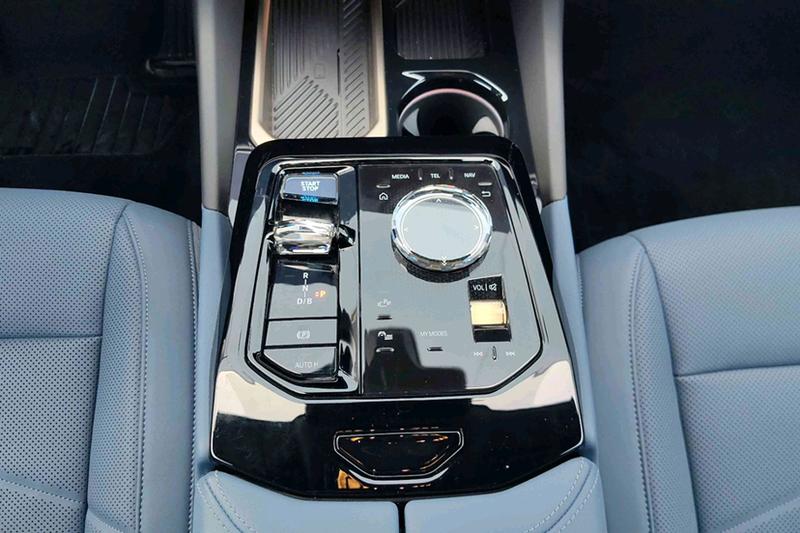 BMW i5, 2025 — фото 10 из 12