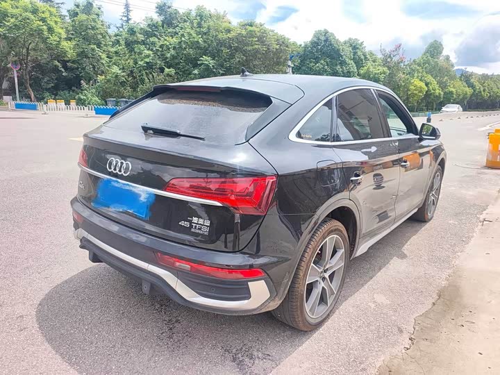 Audi Q5L Sportback, 2022 — фото 3 из 9