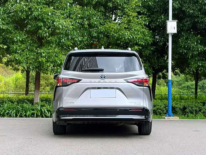 Toyota Sienna, 2022 — фото 5 из 9