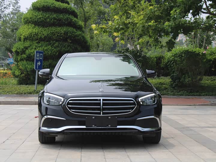 Mercedes-Benz E-Class, 2023 — фото 2 из 9