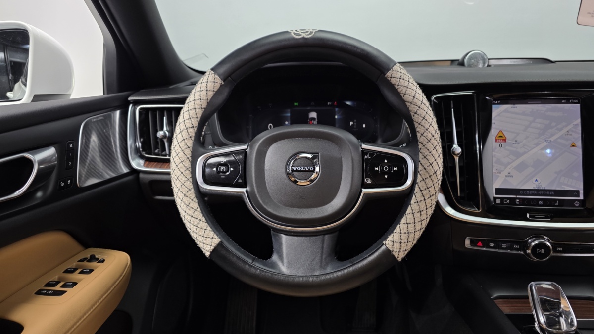 Volvo V60, 2023 — фото 12 из 12