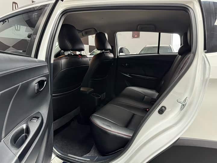 Toyota Yaris L Hatchback, 2022 — фото 8 из 9