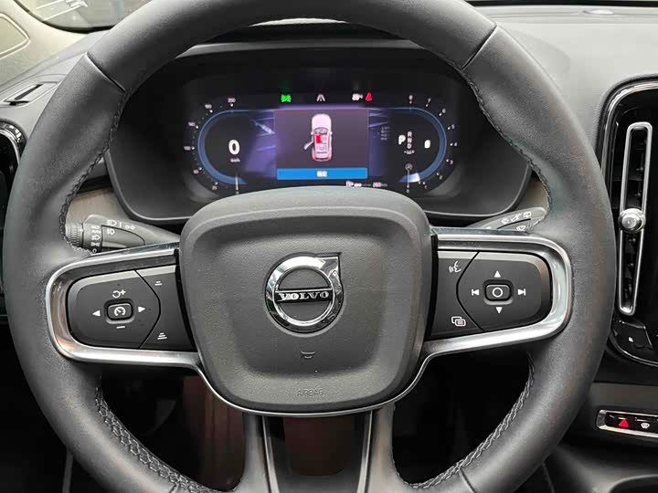 Volvo XC40, 2023 — фото 3 из 9
