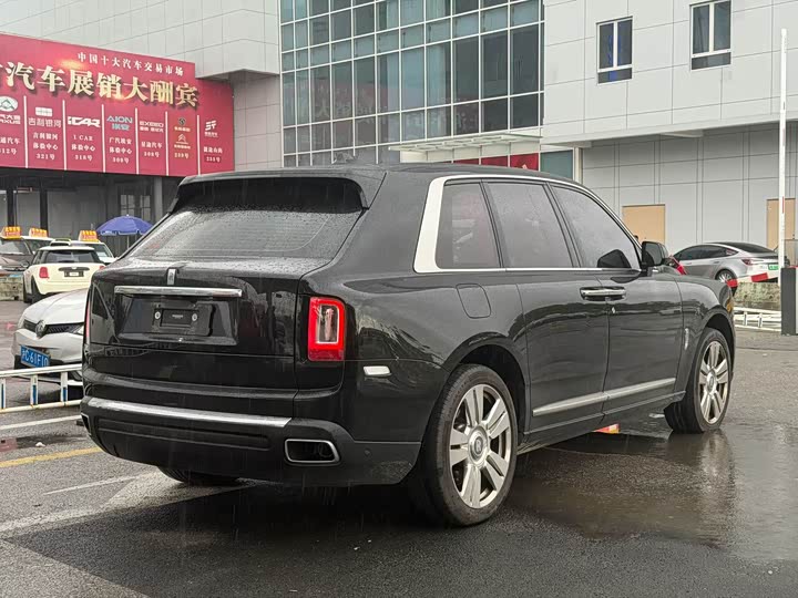 Rolls-Royce Cullinan, 2023 — фото 6 из 9