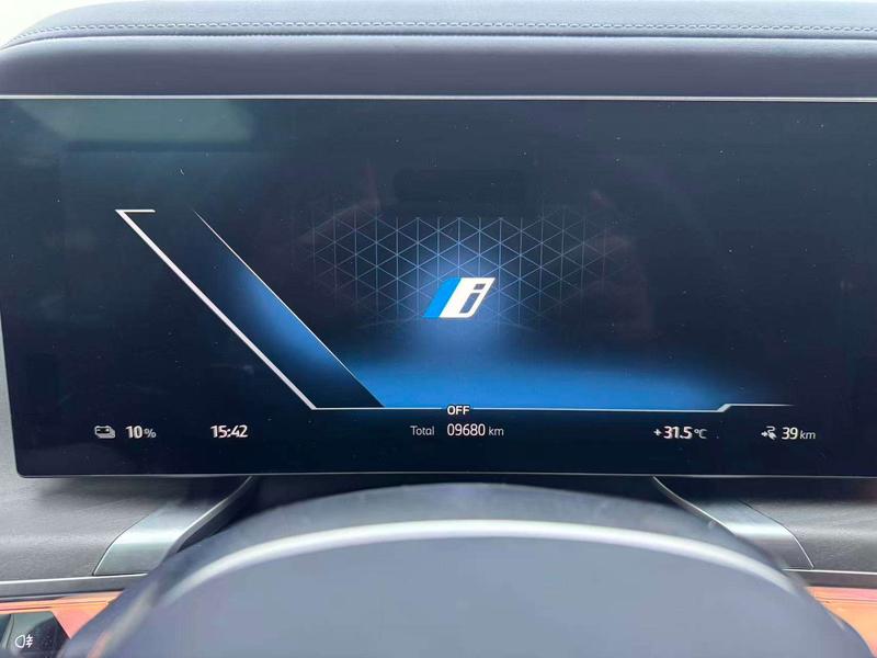 BMW i7, 2023 — фото 8 из 12