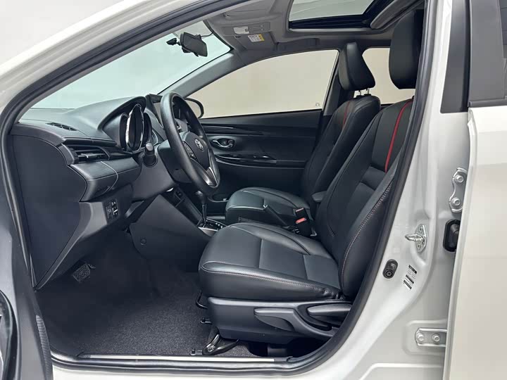 Toyota Yaris L Hatchback, 2022 — фото 7 из 9