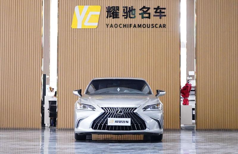 Lexus ES, 2023 — фото 2 из 10