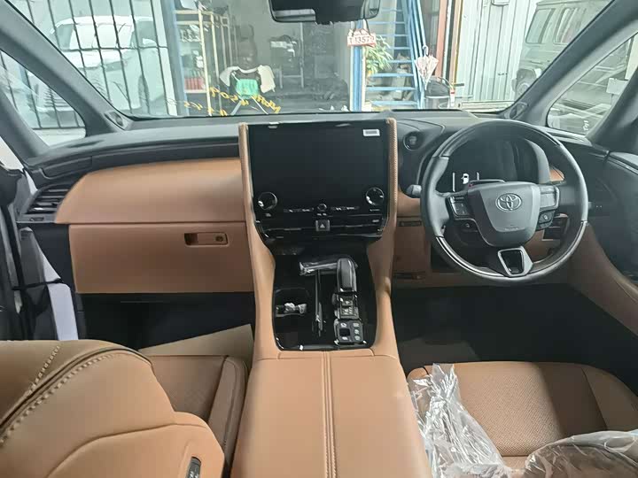 Toyota Vellfire, 2024 — фото 7 из 7