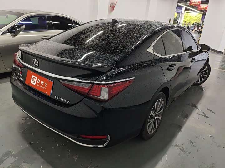 Lexus ES, 2023 — фото 9 из 9