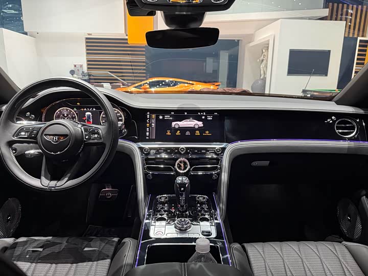 Bentley Flying Spur Hybrid, 2023 — фото 3 из 9