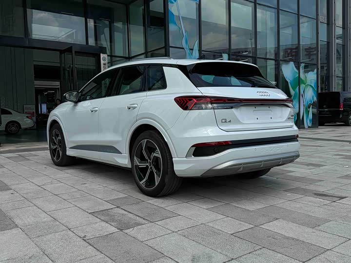 Audi Q4 e-tron, 2024 — фото 6 из 9