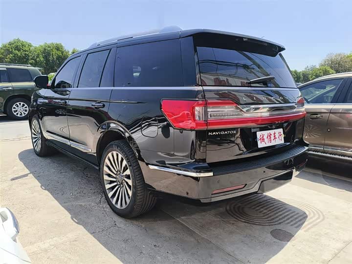 Lincoln Navigator, 2022 — фото 4 из 9