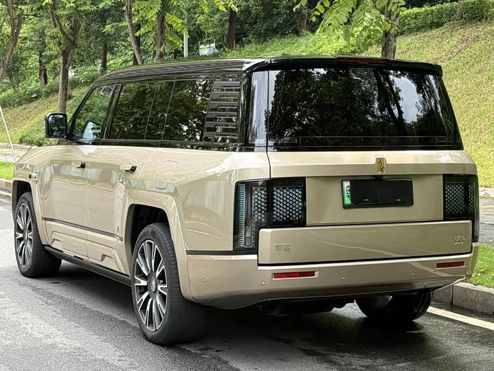 BYD Yangwang U8, 2025 — фото 4 из 9