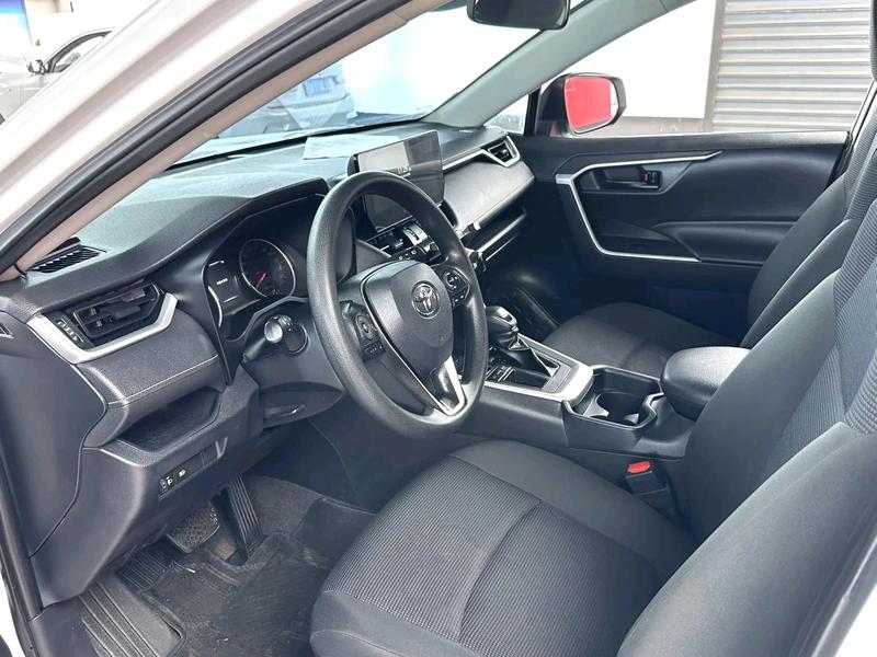 Toyota RAV4, 2023 — фото 8 из 10