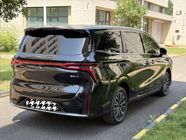 Dongfeng Forthing Xinghai V9, 2025 — фото 4 из 9