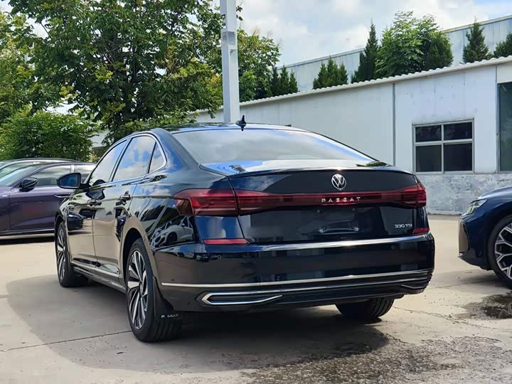 Volkswagen Passat, 2023 — фото 5 из 9