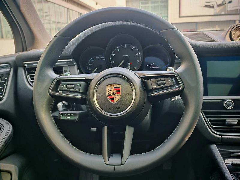 Porsche Macan, 2024 — фото 8 из 10