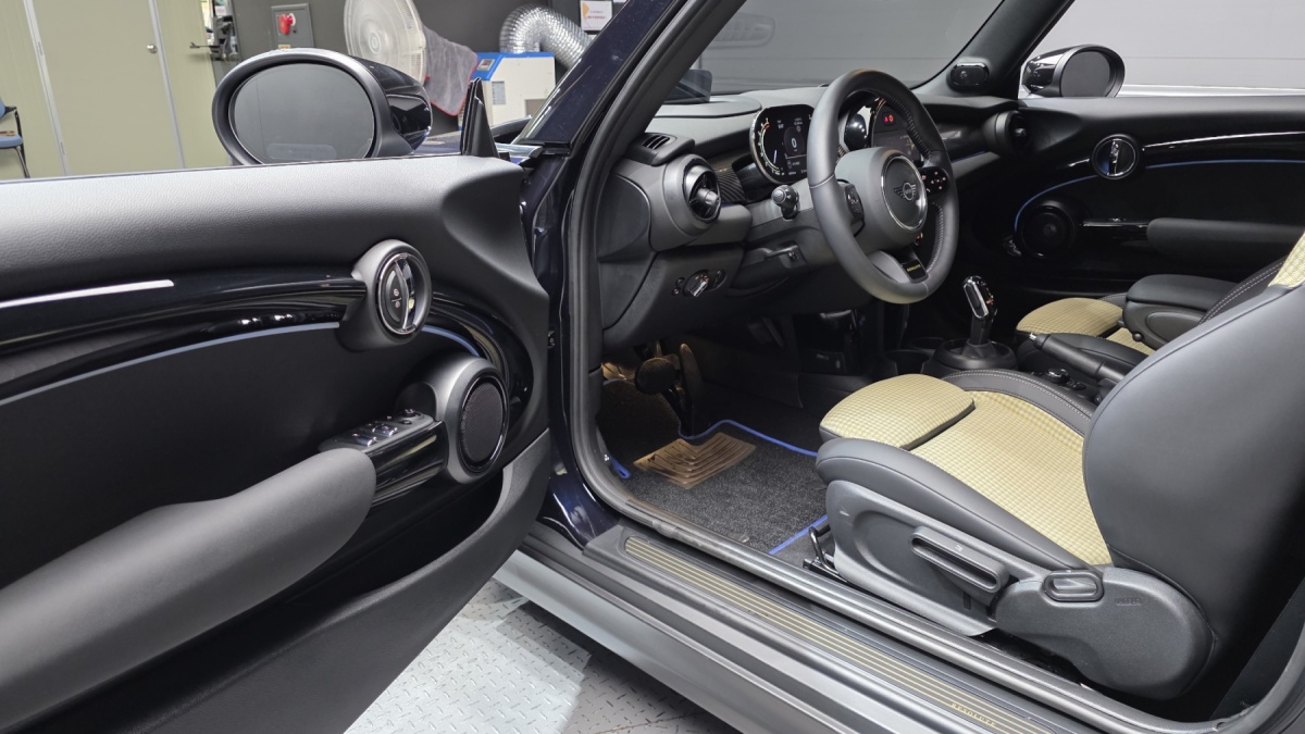 Mini Cooper Convertible, 2024 — фото 10 из 12