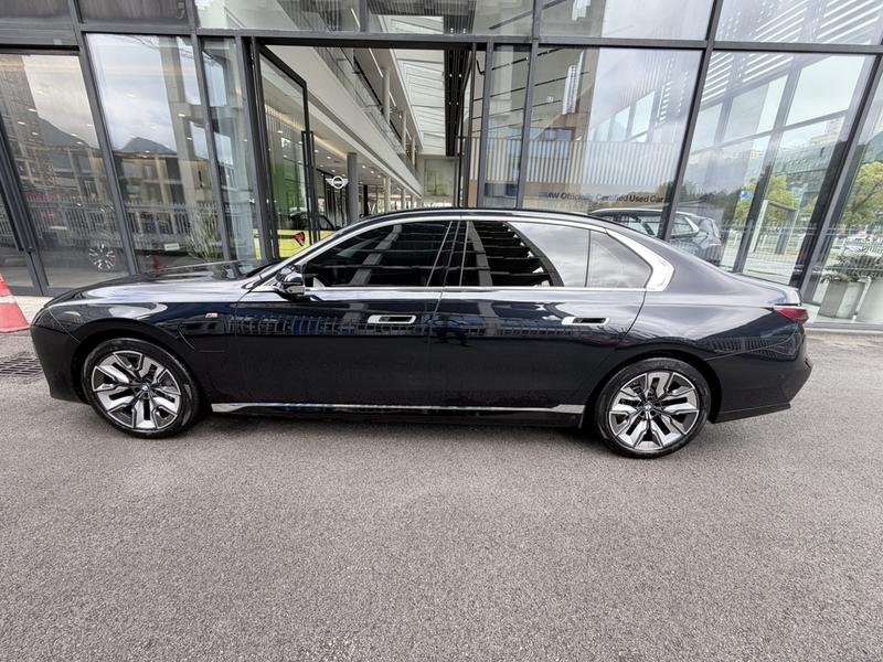 BMW i7, 2023 — фото 3 из 12