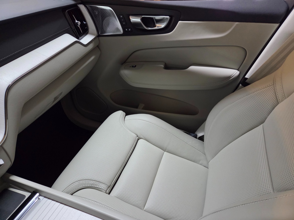 Volvo XC60, 2026 — фото 12 из 12