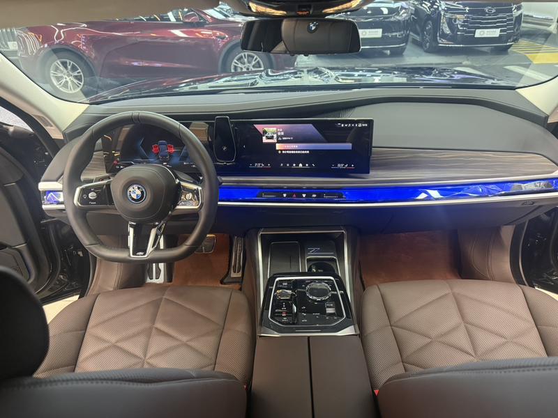 BMW i7, 2024 — фото 7 из 12