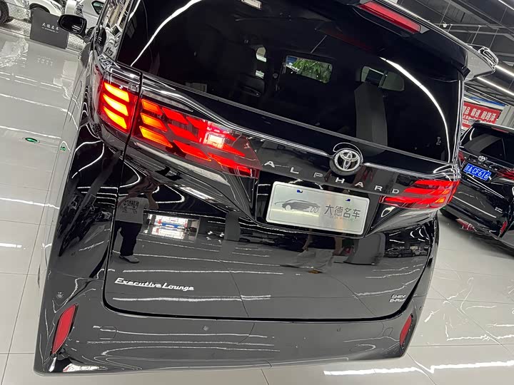 Toyota Alphard, 2026 — фото 7 из 9